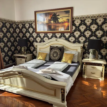 Versace Luxury Apartmán *