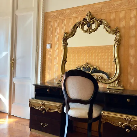 Apartment Versace Luxury Budapest